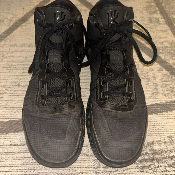 Nike Kyrie Flytrap 4 IV Black Cool Grey Size 12 Mens Basketball - Picture 2 of 6